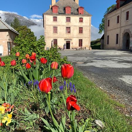 Le Pavillon Des Officiers Aparthotel Mont-Dauphin Kültér fotó